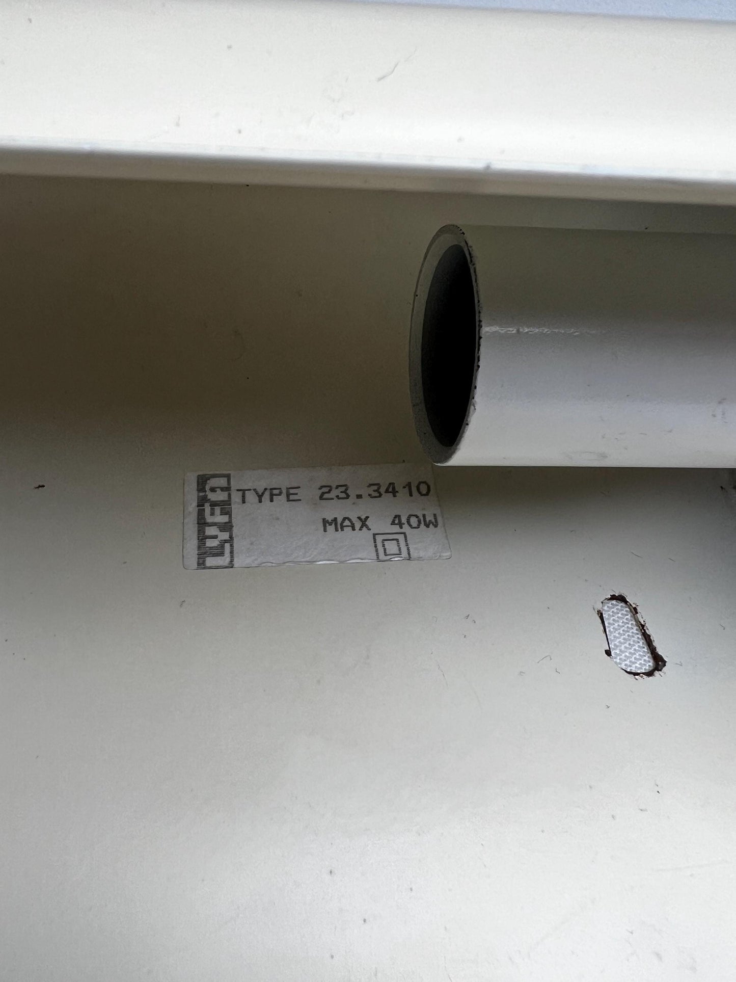 Biały, duński kinkiet Lyfa 23.3410 wyprodukowany w latach 70-80